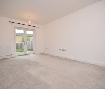 7, Crocus Drive, Drighlington, Bradford, West Yorkshire, BD11 1EQ - Photo 1