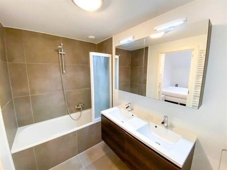 IXELLES : DUPLEX MEUBLE 3 CHAMBRES + TERRASSE + PARKING - Ixelles - Photo 4