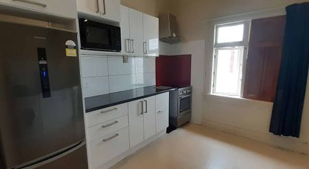 Spacious 2-Bedroom Apartment in Kilbirnie - Photo 2