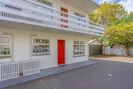 Your Dream Executive Suite with Fiber WiFi - Photo 5