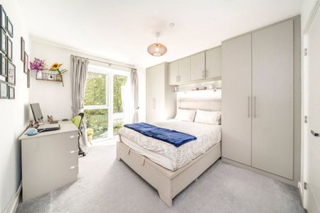 Bowen Drive, Charlton, SE7, London - Photo 3