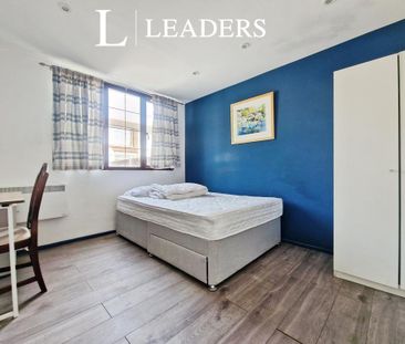 1 bedroom in a house share to rent - Photo 1
