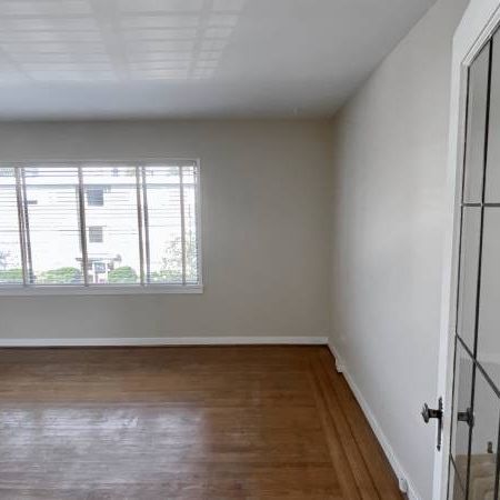 AVAIL FEB 1ST-Character Apt - 2nd Flr-Fir St & W 11th Ave- - Photo 1