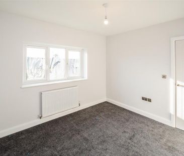 3 bedroom end of terrace house to rent - Photo 3