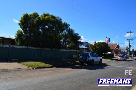 SPACIOUS 4-BEDROOM, 3-BATHROOM HOME IN AN UNBEATABLE CBD LOCATION - Photo 5