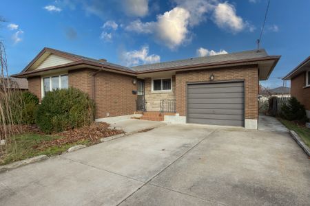 All Inclusive Spacious Bachelor Unit For Rent!! - Photo 4