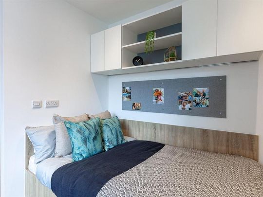1 bedroom in a flat share to rent - Photo 1