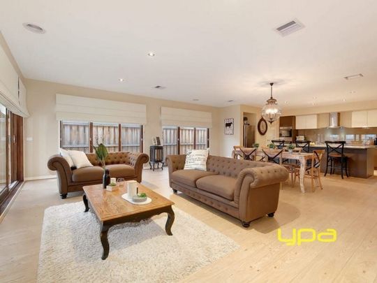 Spacious Living!! - Photo 1