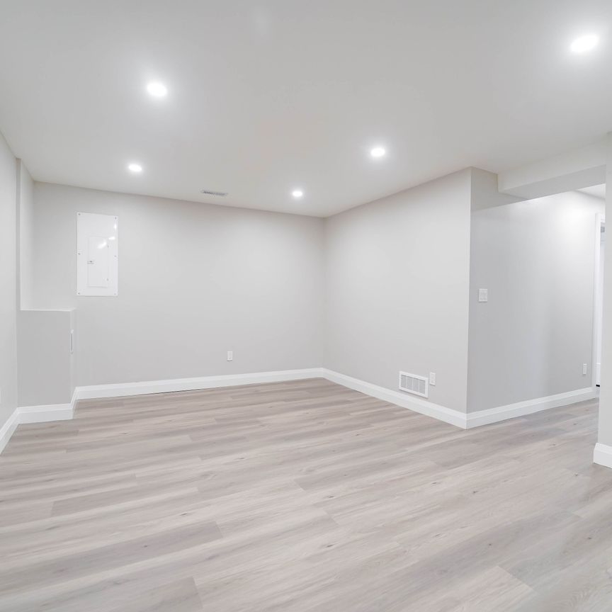 For Lease - 35 St George Street Unit# 1, Brantford, Ontario - Photo 1