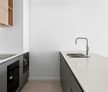 One Bedroom Apartment with Panoramic Views! - Photo 3