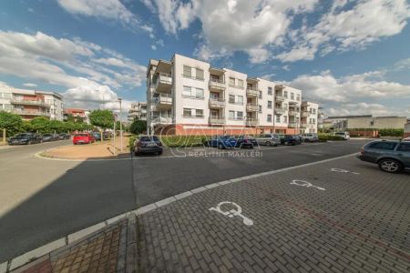 Pronájem prostorného bytu 3+kk s lodžií - Фото 3