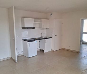 T2 AVEC TERRASSE ET PARKING - Photo 2