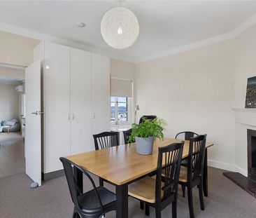 Two Bedroom Apartment With Views Over Hobart CBD - Photo 4