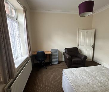 1 bedroom in a house share to rent - Photo 5