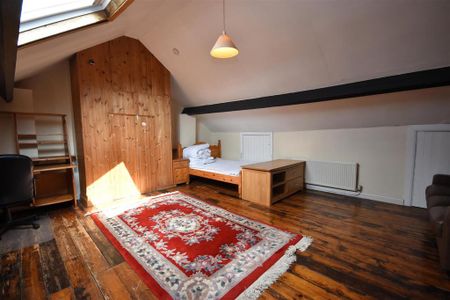 3 bedroom end of terrace house to rent - Photo 4