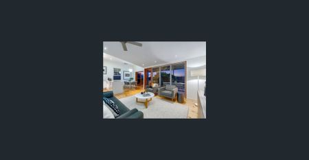 4 beds in Red Hill - available 21st February - Photo 2