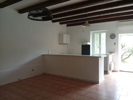 Sur la commune de saliers entre Arles et St Gilles, dans une résidence avec piscine, T2 de 52m², - Photo 4