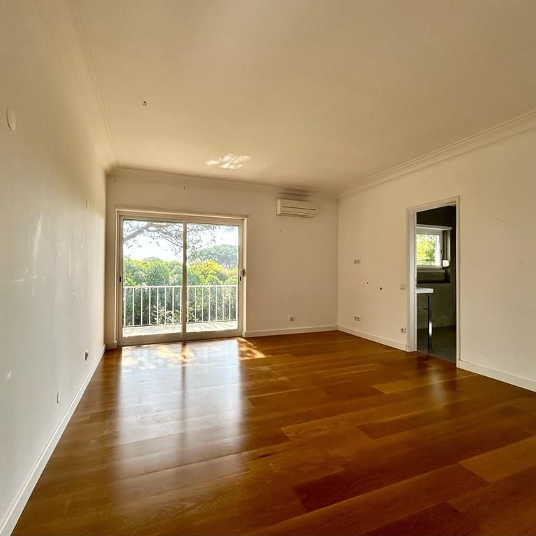 Moradia T5 remodelada para arrendamento sem móveis com piscina, jardim e vista mar, no Estoril - Photo 1