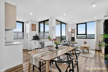 Spacious with views - Photo 3