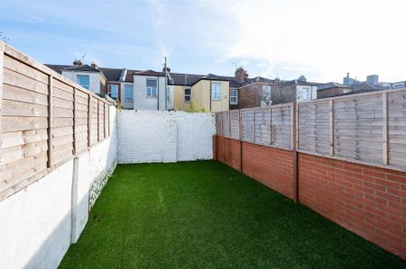 2 bedroom terraced house to rent - Photo 5