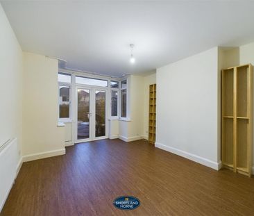 4 bedroom semi-detached house to rent - Photo 1