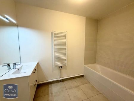 Appartement à louer 3 pièces 65.6m² - Photo 2