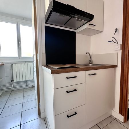 Location Appartement 2 pièces 29m² AUBIERE 63170 - Photo 3
