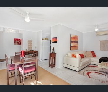 Stylish Duplex with Decked-Out Entertaining Space! - Photo 2