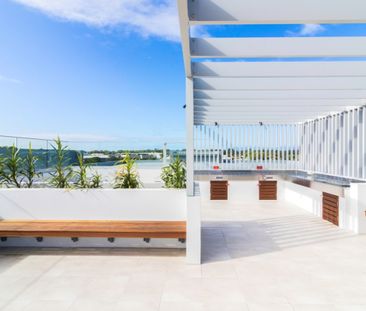 BOUTIQUE APARTMENT IN HEART OF SOUTHPORT! - Photo 1