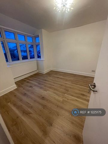 6 bedroom detached house to rent - Photo 5