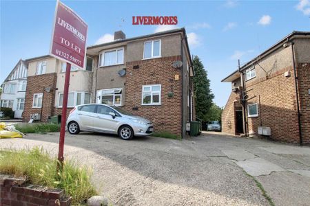 2 bedroom Maisonette to let - Photo 2