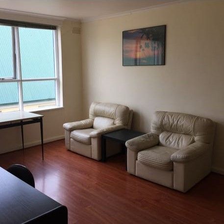 Cozy Furnished 1-Bedroom Apartment in North Melbourne - Photo 1