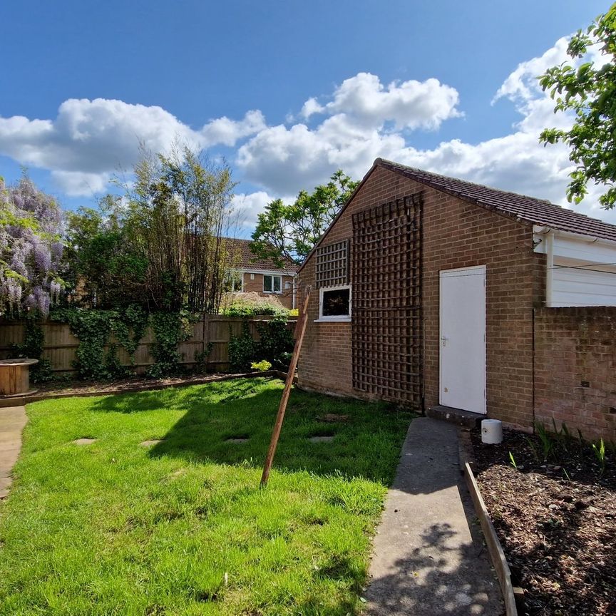 4 bed detached house to rent in Kingston Close, Taunton - Photo 1