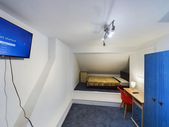 4 bedroom house of multiple occupation to rent - Photo 1