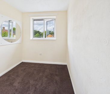 Hetherington Close, Slough, Berkshire,SL2 - Photo 3