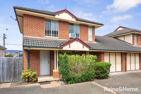 Renovated 2-Bedroom Townhouse in Prime Miranda Location - Photo 4