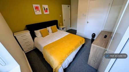 1 bedroom in a house share to rent - Photo 2