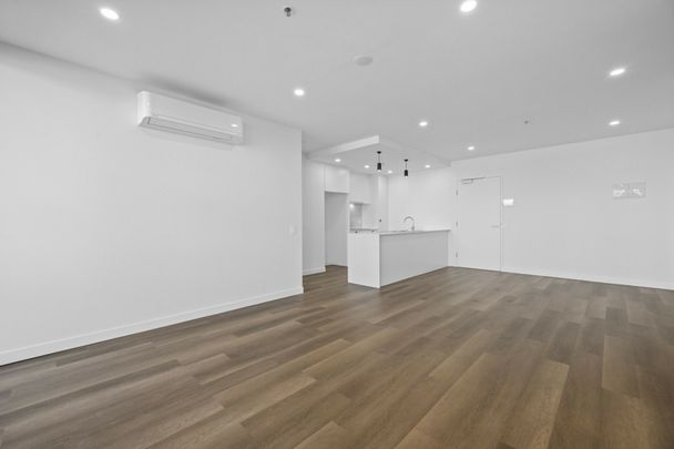 Spacious Two Bedroom Apartment - Photo 1