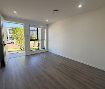 Modern 4-Bedroom Home for Rent in the heart of Marsden Park - Photo 5