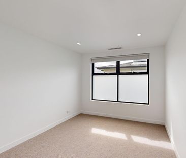 4 Bedroom Wonder! - Photo 3