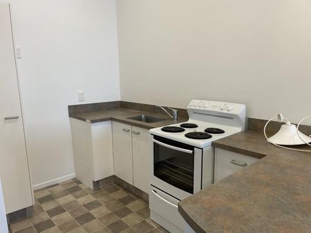 Two-bedroom Central City apartment - Photo 3