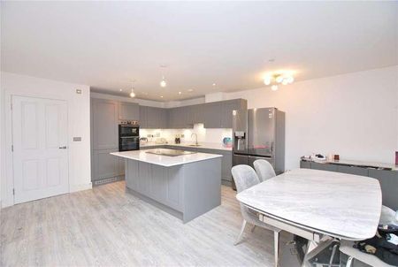 Waterfront Crescent, Mytchett, Camberley, Surrey, GU16 - Photo 5