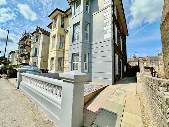 3 bedroom apartment to rent - Photo 1