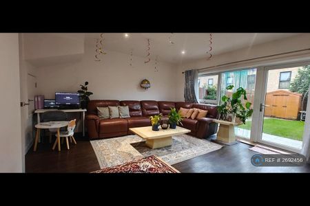 3 bedroom terraced house to rent - Photo 3