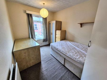 4 bedroom terraced house to rent - Photo 2