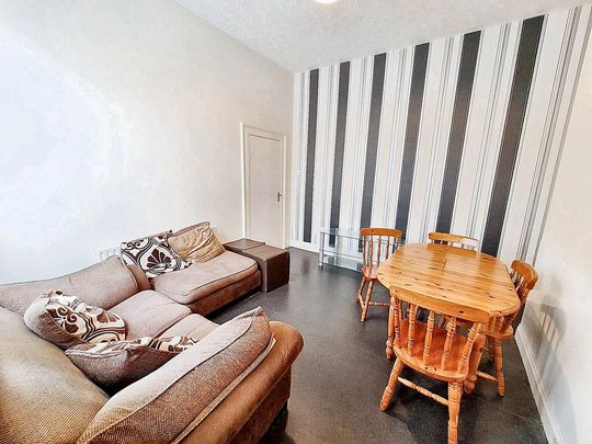 4 bedroom terraced house to rent - Photo 1