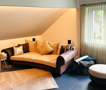 Luxuriöse 6.5-Zimmerwohnung im stilvollen Eigentumsausbau mit atemberaubendem Bergpanorama! - Foto 2