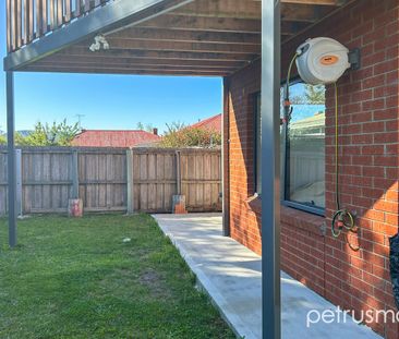 Four Bedroom Modern Home - Photo 6