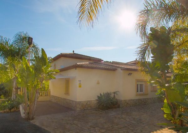 VILLA FOR RENT ALL YEAR ROUND WITH PRIVATE POOL IN MORAIRA