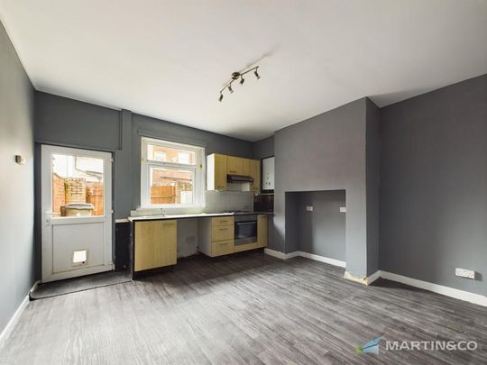 2 bedroom end of terrace house to rent - Photo 1